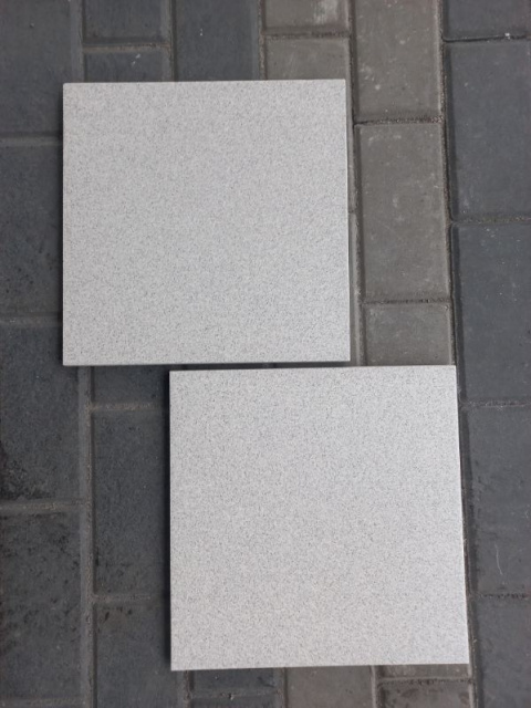 GRES TECHNICZNY JASNO SZARY 30X30 12mm GAT.1 GRES TECHNICZNY JASNO SZARY 30X30 12mm GAT.1